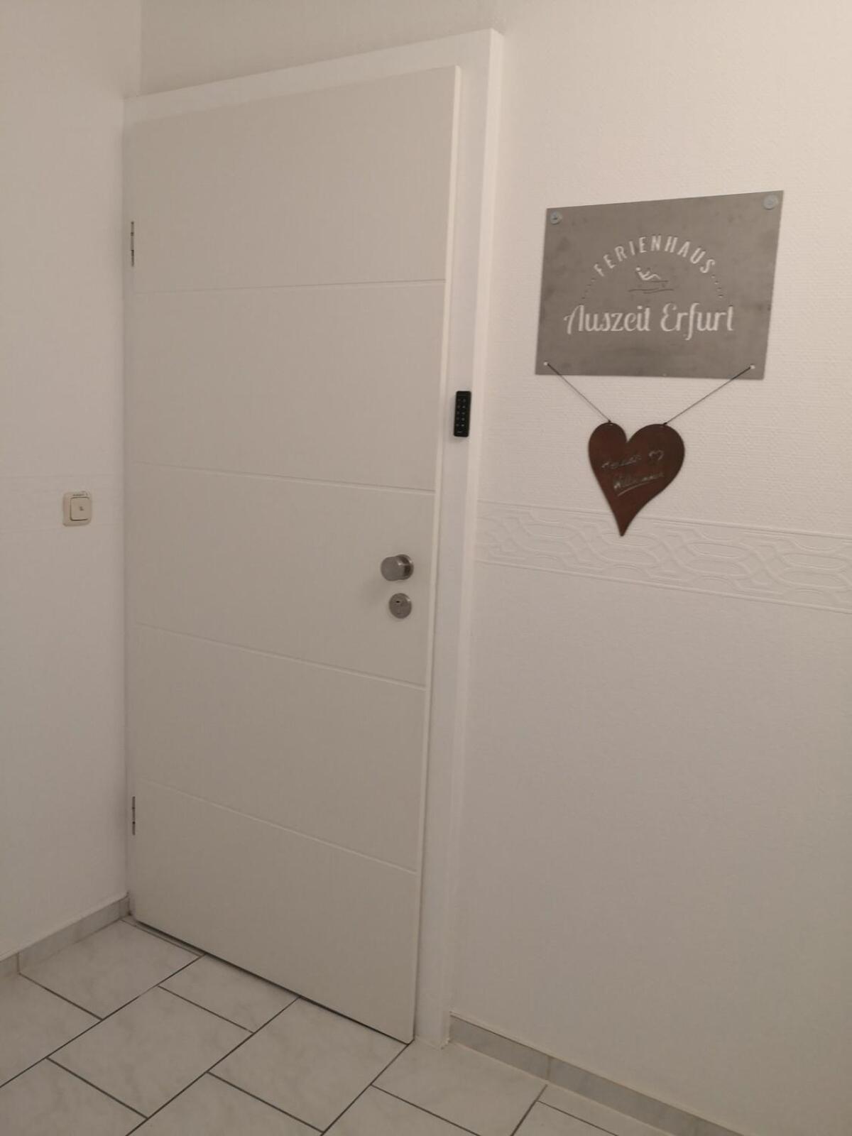 Auszeit2 Erfurt - Stilvolle Dachwohnung Mit Parkplatz - Zentrumsnah Exterior photo